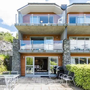 Apartment Luxury Lakeside