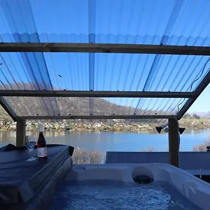 Holiday home Small, Value- Private In A 7 Bedroom Shared House - The Lucas's Room2