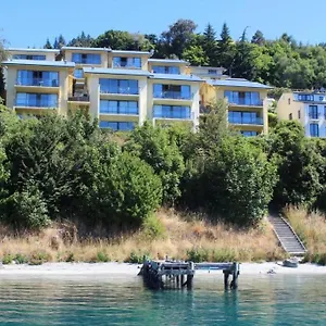 Lakeside Landing - Front And Walk To Town Apartment Queenstown