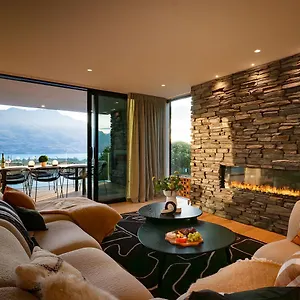 Brookbank Lake & Mountain Views Bbq Fireplace Villa