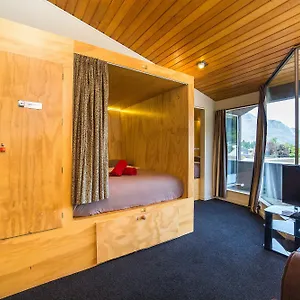 Tahuna Pod Hostal *