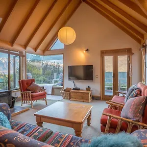 Holiday home Evergreen Haven - *