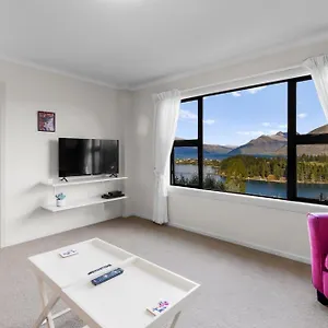 A Gem On Earnslaw - Stunning Views And Walking Distance To Town Apartment *
