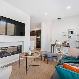 A Luckie Charm - 8 Bedroom Townhouse With Spectacular View كوينستاون