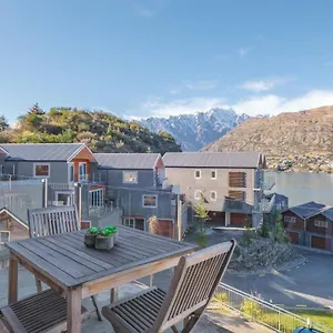 Alpine Serenity With Stunning And Mountain Views 퀸즈타운