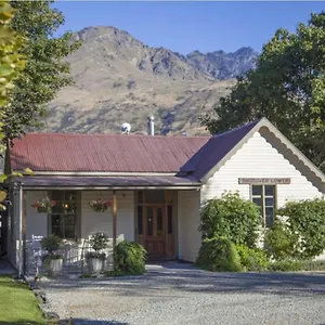 Old School House كوينستاون