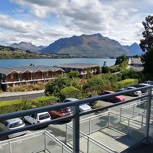 Remarkable Lakeview Two Bedroom