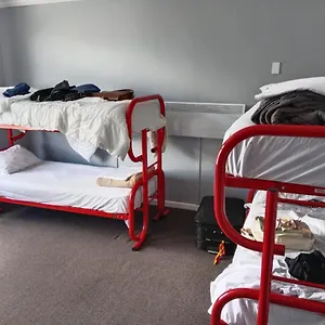 Lakeside Backpackers Hostel *