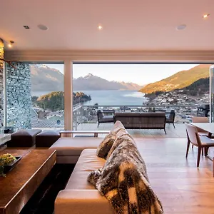 Villa Antrim- Views- Gas Fire- Hot Tub *