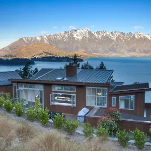 Villa Matau- Gas Fire- Views- Ac- Bbq *