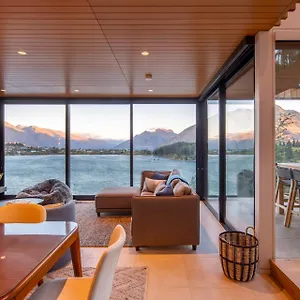 Lakehouse 1- Free Parking- Walk To Town- Air Con Villa *
