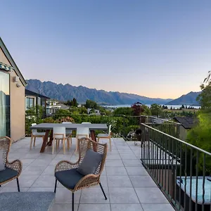 Lakeview Paradise: 3br, Hot Tub, Bbq, Garden Casa de Férias Queenstown