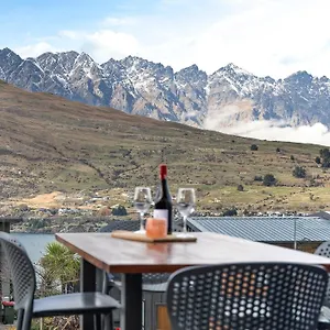Holiday home Mountain And Lake View Retreat Free Street Parking Free Wifi