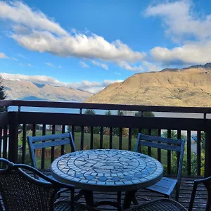 Devine Hideaway - Family Rustic Kiwi Bach - Beautiful Views Dom wakacyjny Queenstown