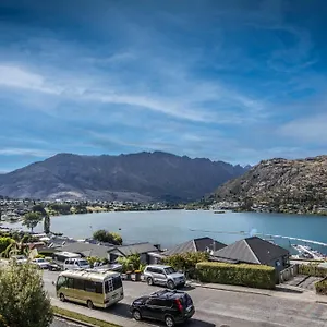 Marina Nest - Timeless & Majestic Kiwi Family Bach - Beautiful Lake Views Holiday home