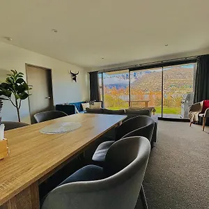Queenstown's New Lakefront Marvel * Queenstown