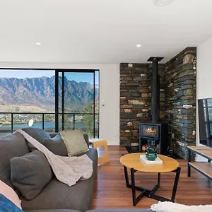 Holiday home Style & Tranquillity - 3 Bedroom House *