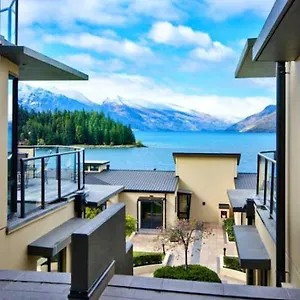 Modern Spacious Town Center Unit With View - 805 Daire
