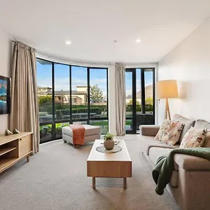아파트 The Beacon - 2 Bedroom Town Centre 620 퀸즈타운