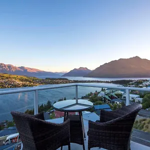 Remarkable Lookout - Spacious 4 Bedroom Queenstown