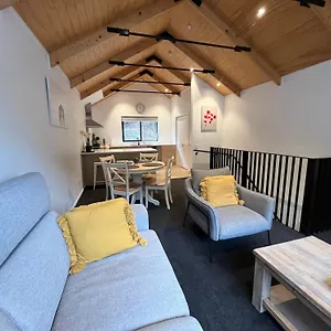 - Walk To Town - Free Parking - Wifi And Smart Tv - Gym