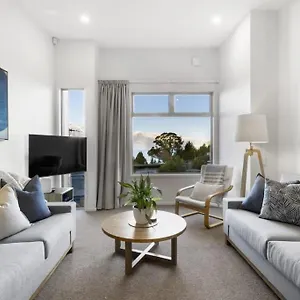 Woodside Weekender - Family Friendly, Walk To Town Holiday home