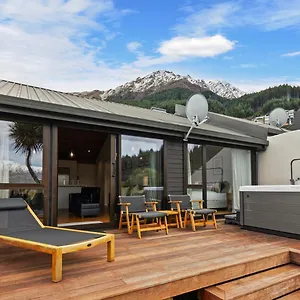 Kiwi Nest- Luxury - Hot Tub Apartment Queenstown