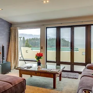 Lakefront Luxury Penthouse * Queenstown