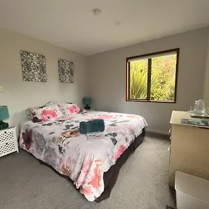 Aspen View - King Or Twin Homestay Queenstown