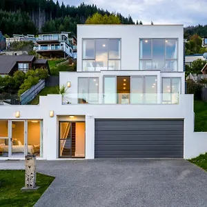 Lejlighed Alpine Luxury Retreat With Hot Tub