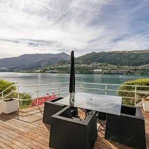 Lakefront Serenity - كوينستاون