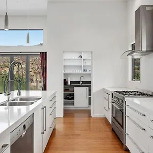 Huge & Stylish On Shotover 4 Bedrooms Κουίνσταουν