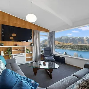 Views Walking Distance To Town 5 Bedroom *