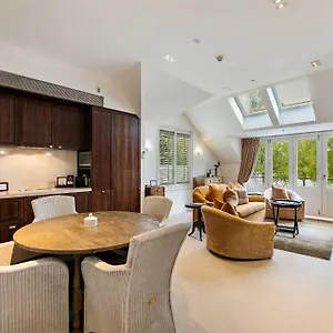 Creighton 1- Spacious Lakeshore Apartamento