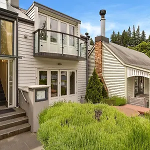 Lakeshore With Courtyard *