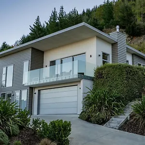 Holiday home Remarkables View Eco House *