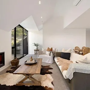 펜션 Contemporary 3 Bedroom House With Stunning View *
