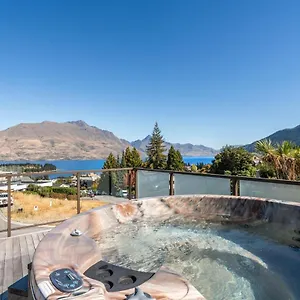 Iconic Views, Pool, Walk To Town Distretto di Queenstown