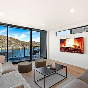 홈스테이 Offers Contemporary Living !!