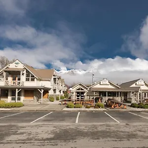 Bold Peak Lodge