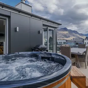 Diamond Deluxe Apartment *