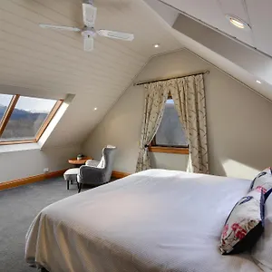 Lodge Manata Homestead & *