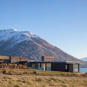 Jack's Point Lake House By Touch Of Spice