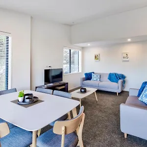 Modern Living At St Laura's Queenstown