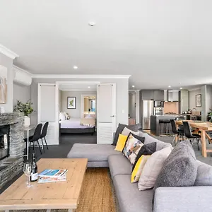 Apartment 2-bedroom Lakefront Executive - The Beacon