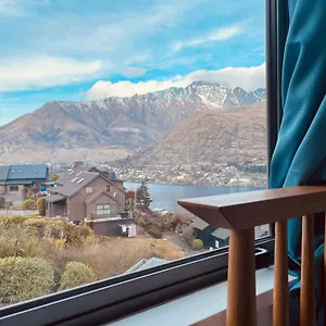 Ming's Lakeside Goldleaf * Queenstown