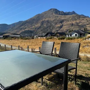 Chic Mountain-view 2br In